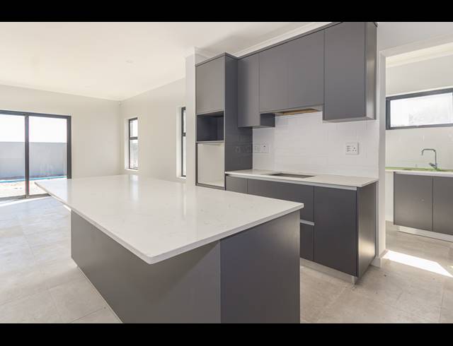 4 BEDROOM FREEHOLD FOR SALE IN PARKLANDS NORTH
